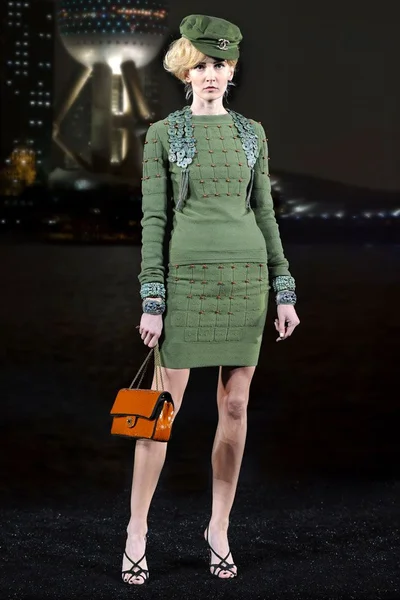 Look 32